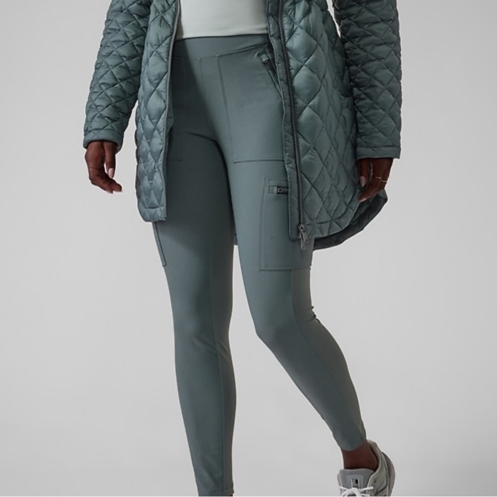 Athleta Headlands Hybrid Cargo 11 tight in metropolis grey